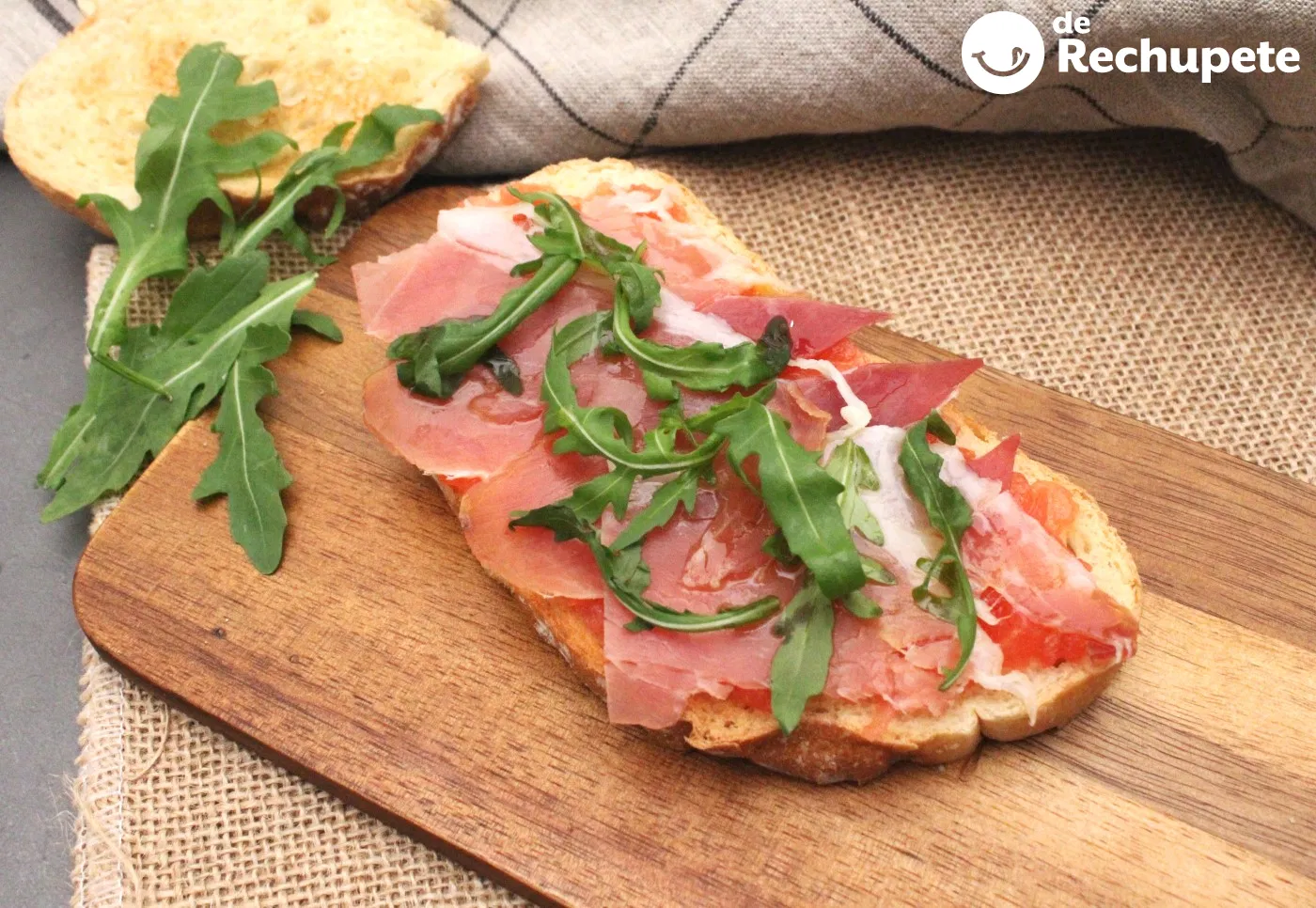 tosta jamon serrano tomate y huevo